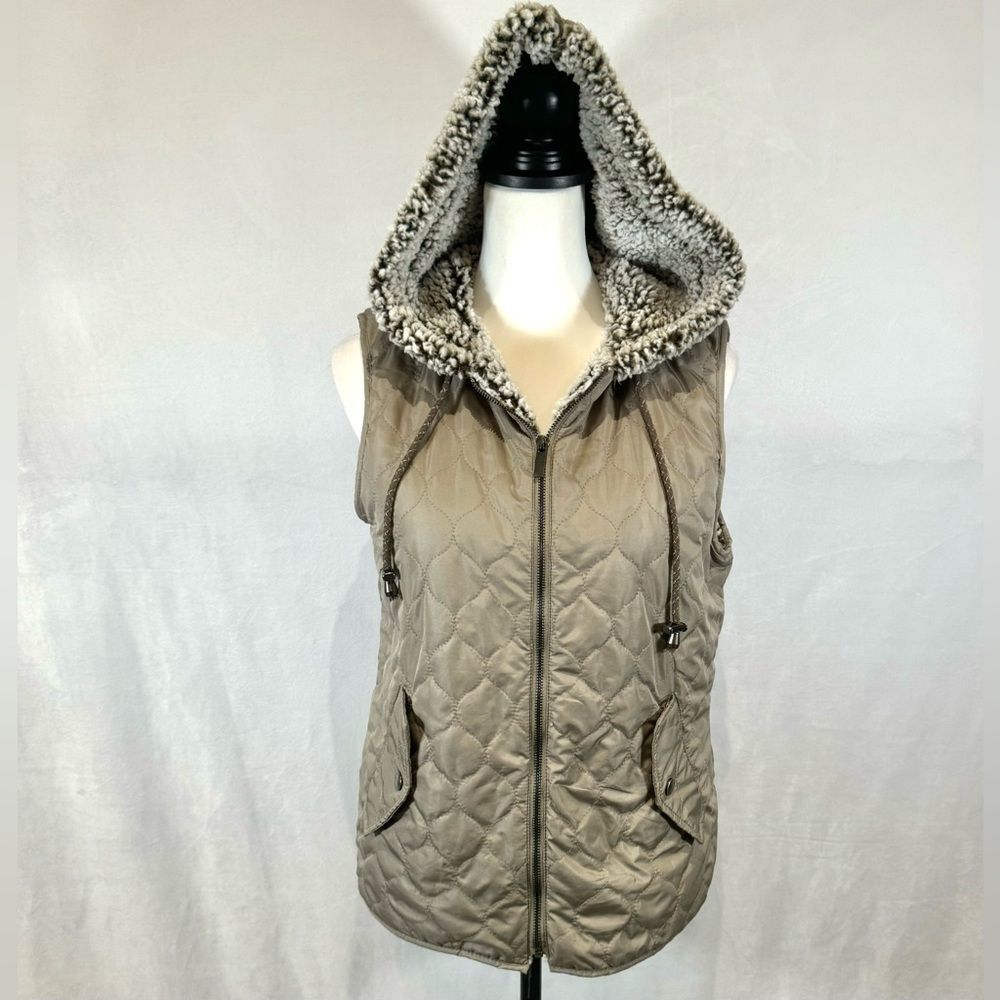 Altar’d State mocha Sherpa lined quilted hooded vest size small